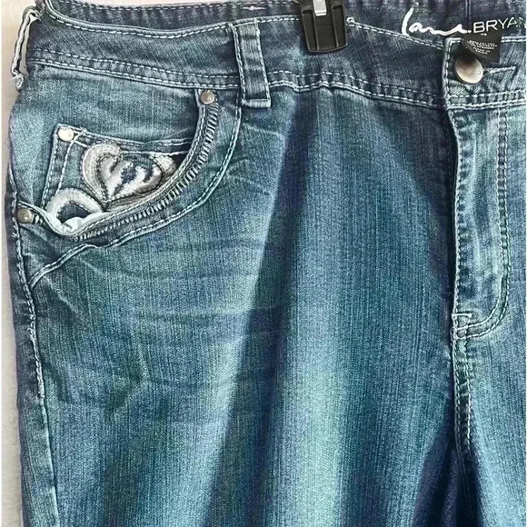 Lane Bryant Woman’s straight leg embroidered pockets size 28 - Picture 2 of 6